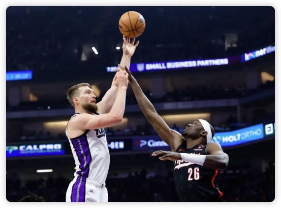 小萨22+19阿夫迪亚24分 拉文29分国王胜开拓者 